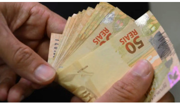 Aposentados e pensionistas do INSS terão o 13° salário antecipado para os meses de abril e maio