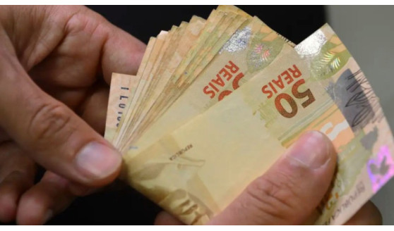 Aposentados e pensionistas do INSS terão o 13° salário antecipado para os meses de abril e maio