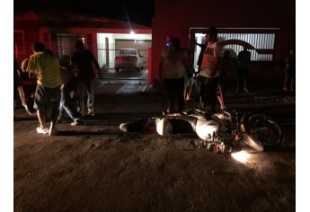 Atropelamento de cachorro deixa motociclista e animal feridos nesta sexta à noite, em Adamantina (Foto: Siga Mais).