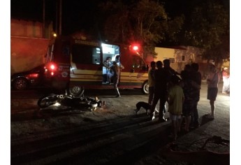 Atropelamento de cachorro deixa motociclista e animal feridos nesta sexta à noite, em Adamantina (Foto: Siga Mais).