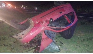 Professora de 36 anos morre em acidente envolvendo três veículos na SP-294 em Parapuã