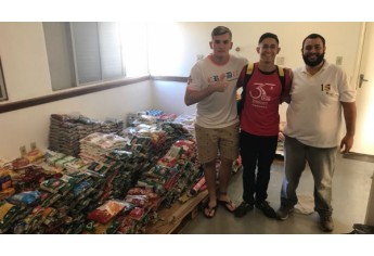 Mobilização arrecada 1,8 tonelada de alimentos doados pela comunidade, revertidos à Santa Casa de Adamantina (Foto: Cedida).