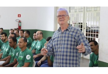 Prof. Gretz aplicou palestra para mais de 400 colaboradores da Cocipa (Foto: Da Assessoria).