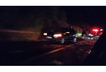 Acidente envolve três veículos no trecho Adamantina/Lucélia da SP-294 (Foto: Cedida/Patrícia Nishiura).