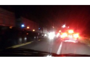 Acidente envolve três veículos no trecho Adamantina/Lucélia da SP-294 (Foto: Cedida/Patrícia Nishiura).