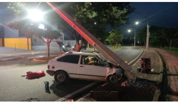 Em menos de duas semanas, seis colisões contra postes são registradas na região de Prudente