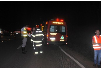 Colisão traseira envolveu dois ônibus da mesma empresa que faz o transporte de trabalhadores de usina (Reprodução: Site Junqueirópolis em Dia).