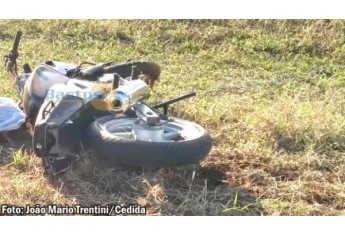 Acidente foi na vicinal Tupã/Arco-Iris (Foto: Reprodução: João Mário Trentini/Site Bastos Já).