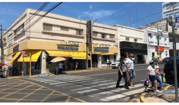 Esquina da Avenida Rio Branco com a Rua Deputado Salles Filho, centro de Adamantina (Foto: Siga Mais).