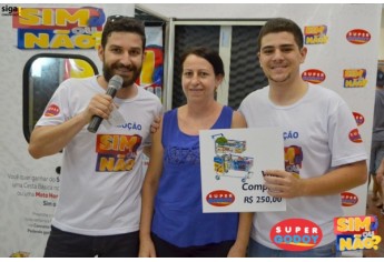 Godoy entrega moto e mais de 70 prêmios na cabine do Sim ou Não