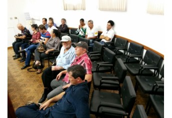 Cerca de 15 pessoas, incluindo imprensa,  acompanharam sessão na Câmara Municipal. Foto: Acácio Rocha