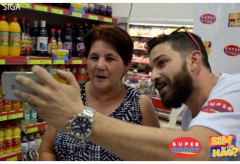 Godoy entrega moto e mais de 70 prêmios na cabine do Sim ou Não