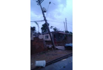 Tromba d´água avança do rio Paraná e se transforma em tornado ao destruir parte de Panorama