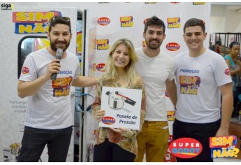 Godoy entrega moto e mais de 70 prêmios na cabine do Sim ou Não