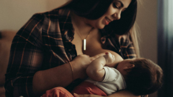 Em SP, nova lei estadual garante que mães possam amamentar filhos em creches 
