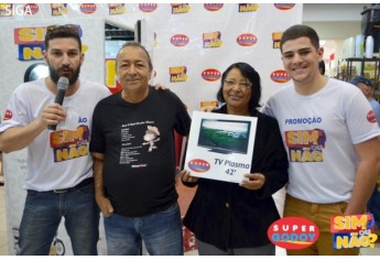 Godoy entrega moto e mais de 70 prêmios na cabine do Sim ou Não