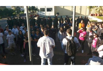 Mobilização arrecada 1,8 tonelada de alimentos doados pela comunidade, revertidos à Santa Casa de Adamantina (Foto: Cedida).