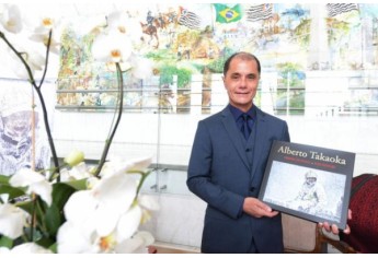 Alberto Takaoka é engenheiro civil e fotógrafo, autor do livro Herois do Fogo (Foto: Assembleia Legislativa).