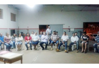 Produtores rurais durante reunião no Barracão Agropecuário em Mariápolis (Foto: Cedida)
