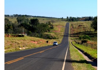 Nova área indicada para receber a Fatec, no prolongamento da Avenida Rio Branco, após o Jardim Adamantina (Foto: Acácio Rocha)