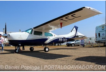 Foto do avião com o mesmo prefixo e características, da aeronave que fez pouso forçado na tarde deste domingo na região (Flickr/Daniel Popinga)