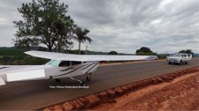 Avião que pousaria em Presidente Prudente tem pane e faz pouso forçado na rodovia em Marília