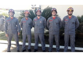 Bombeiros de Adamantina - Cabo PM Yuri, Soldado PM Vinícius, Soldado PM Ebeling, Soldado PM Roberto e Soldado PM Kanehara (Foto: Cedida).