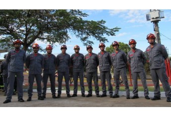 Bombeiros do Pelotão de Salvamento durante solenidade (Foto: Cedida).