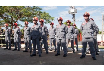 Bombeiros do Pelotão de Salvamento durante solenidade (Foto: Cedida).