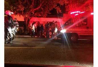 Polícia Militar e Corpo de Bombeiros no local onde uma das vítimas foi localizada, após ser atingida com cinco facadas. (Foto: Maikon Moraes)