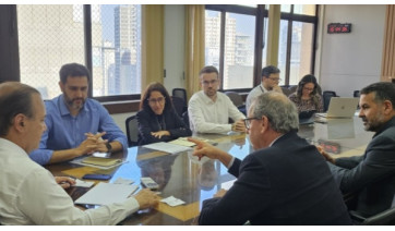 Adamantina retoma debate sobre regionalização da saúde em reunião com secretário estadual