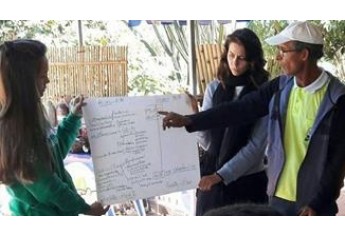 O guardião José Luiz das Chagas aproveita o encontro para explanar os fundamentos da prática milenar de autoprodução de sementes (Foto: Acervo Pessoal).