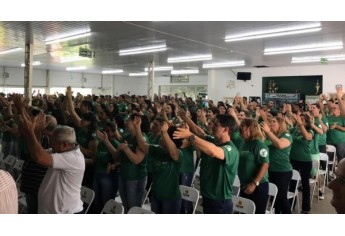 Prof. Gretz aplicou palestra para mais de 400 colaboradores da Cocipa (Foto: Da Assessoria).