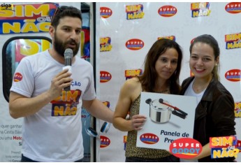 Godoy entrega moto e mais de 70 prêmios na cabine do Sim ou Não