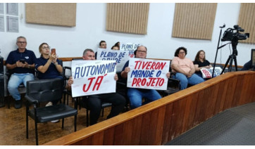 Servidores da FAI reforçam reivindicações durante sessão da Câmara em Adamantina