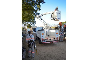 Energisa Sul-Sudeste investiu R$ 3,5 milhões na aquisição de oito trituradores de galhos e oito novos caminhões com cesto aéreo para as atividades de poda (Foto: Da Assessoria).
