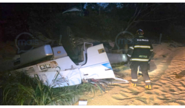 Caminhão tomba e três ocupantes morrem na vicinal entre Tupã e Quatá