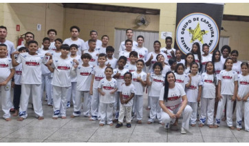 Em apoio a projeto comunitário, FAI doa uniformes a grupo de capoeira de Adamantina