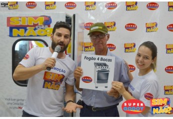 Godoy entrega moto e mais de 70 prêmios na cabine do Sim ou Não