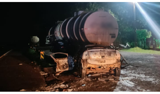 Motorista morre carbonizado após colisão com carreta carregada de diesel em rodovia da região