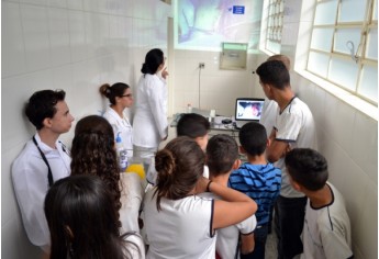 Clínica Veterinária da UniFAI recebeu 200 alunos das escolas estaduais Helen Keller e Prof. Durvalino Grion (Foto: UniFAI).