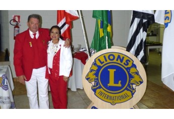 Gisvan Lima e sua esposa, Cleusa Tranche, coordenarão os trabalhos no Ano Leonístico 2016/2017 (Foto: Assessoria de Imprensa).