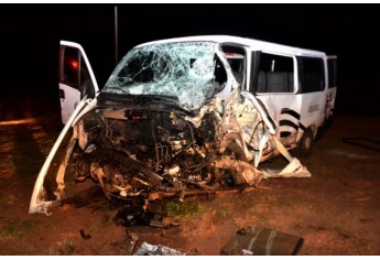 Acidente com van e caminhão fez uma vítima fatal, na vicinal Salmourão/Osvaldo Cruz  (Foto: Rádio Metrópole / Portal Metrópole / Cristiano Nascimento).