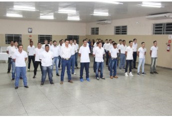 Foram 34 jovens que receberam os certificados (Foto: Maciel Dantas)