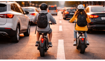 Colisão entre moto e ciclomotor elétrico deixa dois feridos em Adamantina