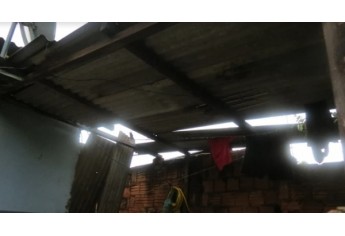 Chuva deixa rastro de estragos em Osvaldo Cruz, na tarde deste sábado (Foto: Rádio Metrópole / Portal Metrópole / Cristiano Nascimento).