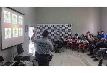 Escolinha de Ciclismo foi realizada a partir de parceria entre a Polícia Militar e o Lions Clube (Foto: Cedida/PM).
