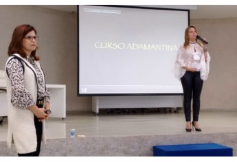 Programação, que se estende até esta quarta-feira, 24, prevê quatro palestras voltadas para o aprimoramento das técnicas profissionais relacionadas à saúde bucal. (Foto: Daniel Torres)