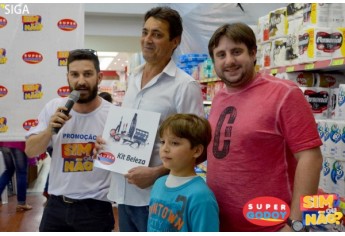 Godoy entrega moto e mais de 70 prêmios na cabine do Sim ou Não