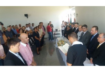 Padre Marcelo conduz bênção especial às instalações da UGI do CREA-SP em Adamantina (Foto: Rafael Teixeira).